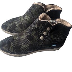 Women’s fall cozy Cloud Aline camo footwear Wool lined pull on booties